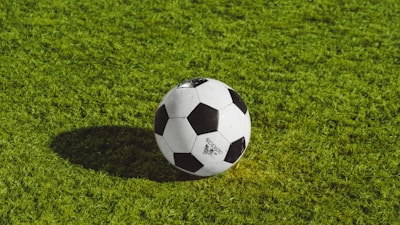 篮球比赛精彩扣篮瞬间特写 - 球员飞跃扣篮高光时刻