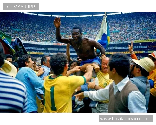 足球三大球星巅峰时刻集锦展现球场传奇风采